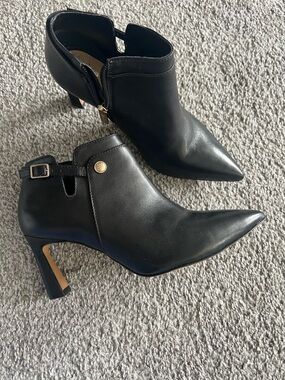 Vince Camuto Black Pointed-Toe Ankle Heeled Boots